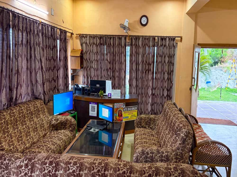 Hotel Reception & Welcome Desk